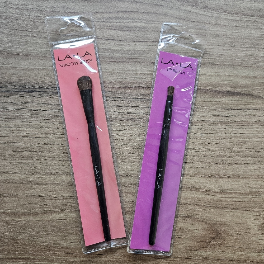 🔥4/$20 LA LA Eye Shadow Brush and Lip Brush Duo